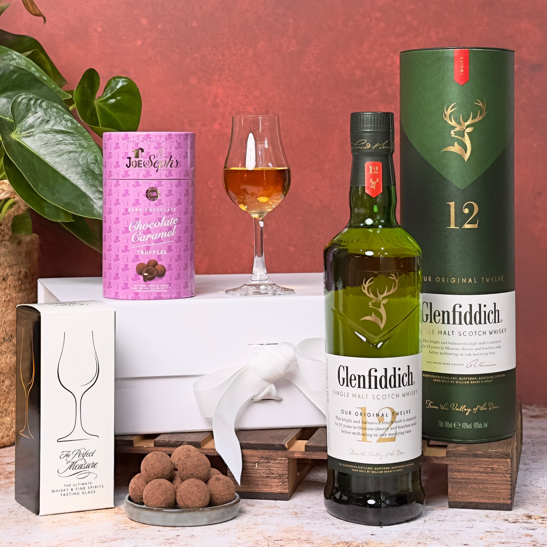Whisky Favourites Gift Hamper: Glenfiddich and Chocs