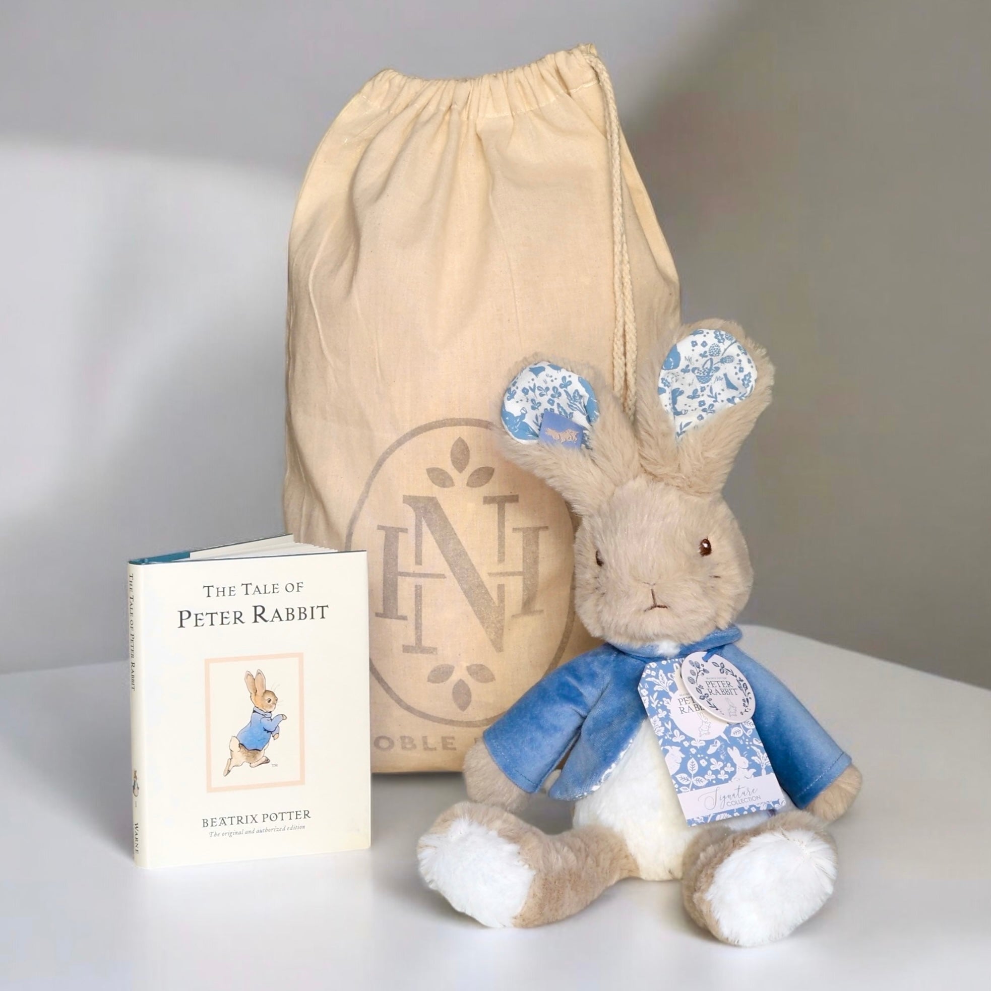 Peter Rabbit Gift Set with Signature Collection Peter Rabbit & Book