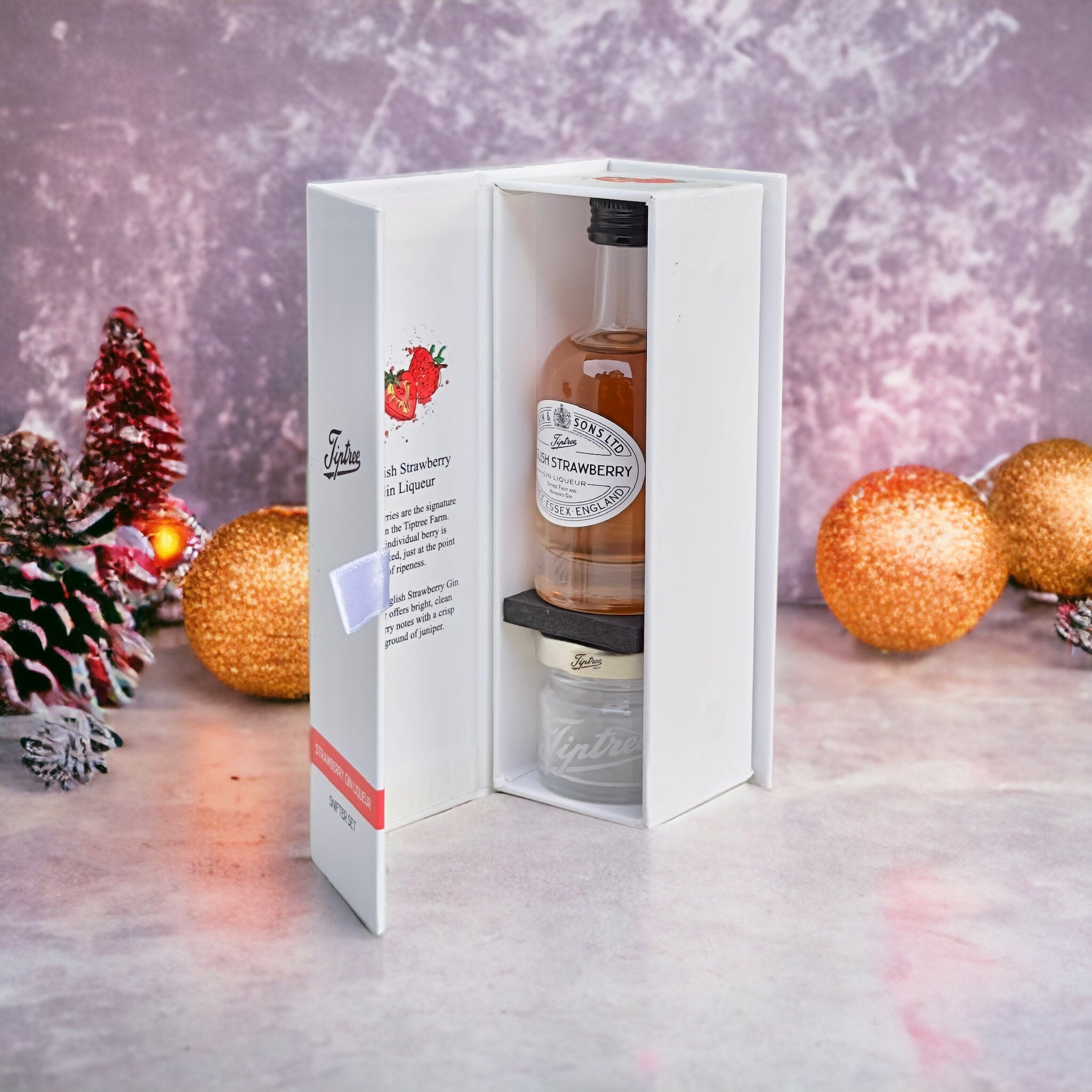 The Merry and Bright Christmas Wine Gift Hamper