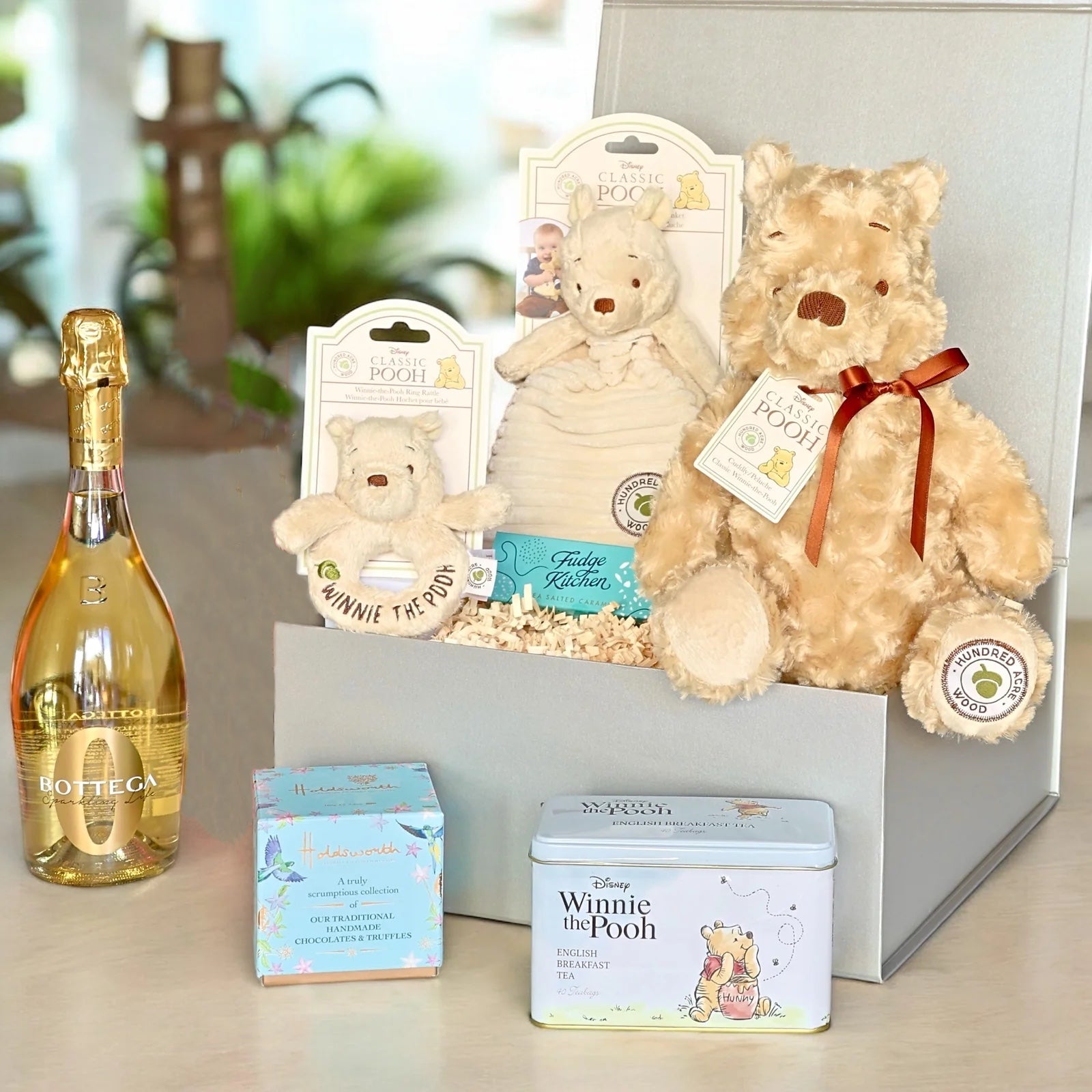 Cuddles with Pooh Bear: Treats & Bubbles with Winnie the Pooh