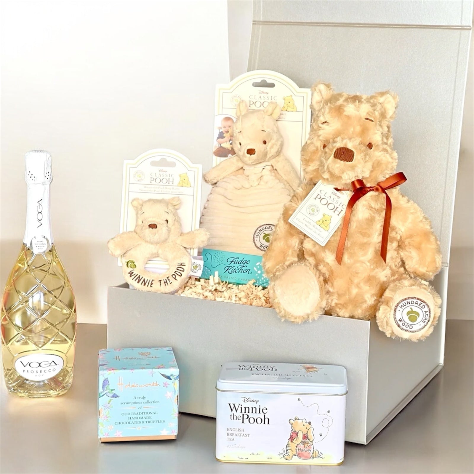 Cuddles with Pooh Bear: Treats & Bubbles with Winnie the Pooh
